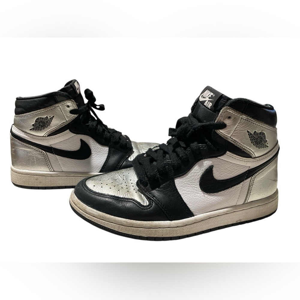 Nike Air Jordan RETRO 1 High-Top Sneakers